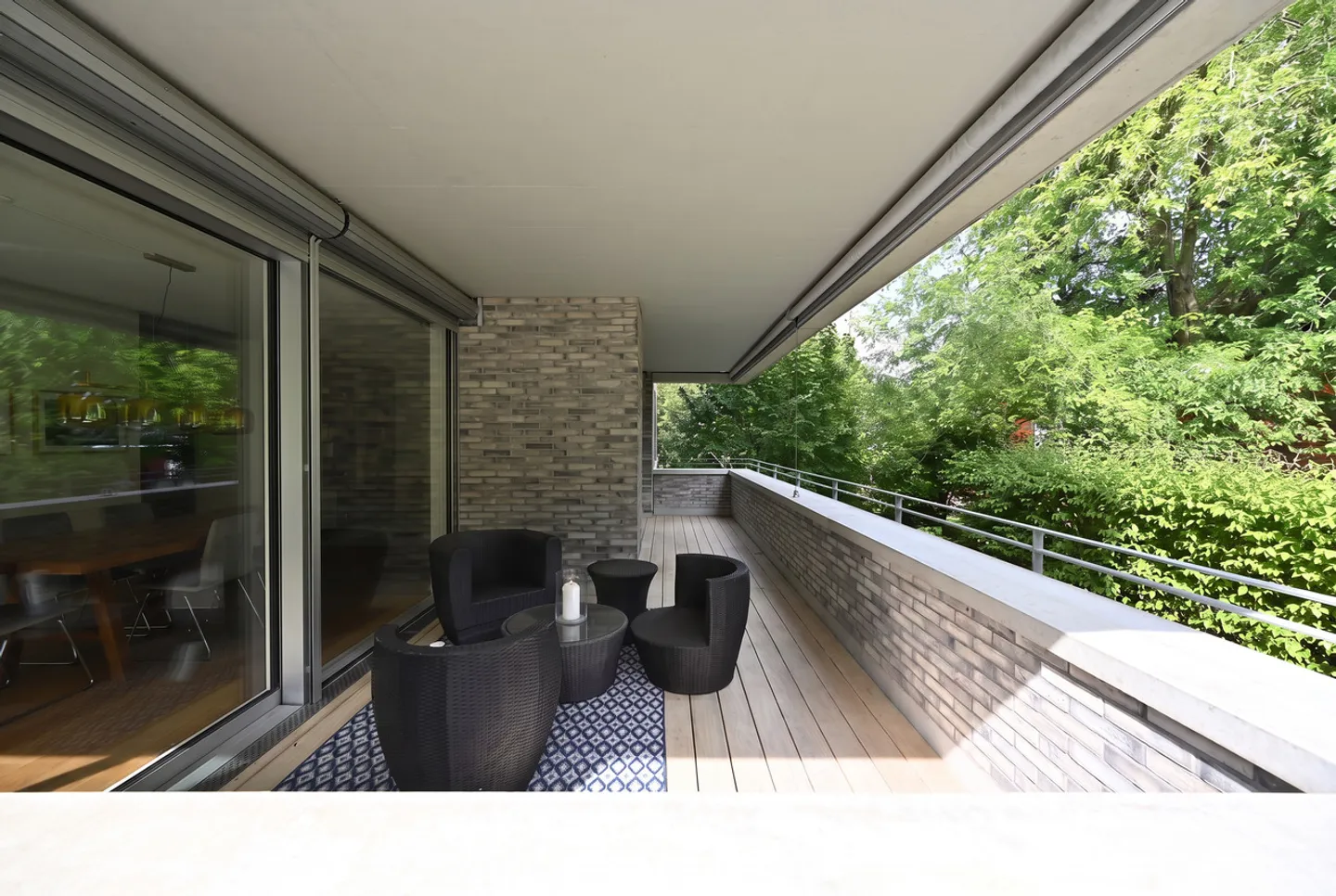 Privileged. Luxurious. Refined. - Photo 6 of 14