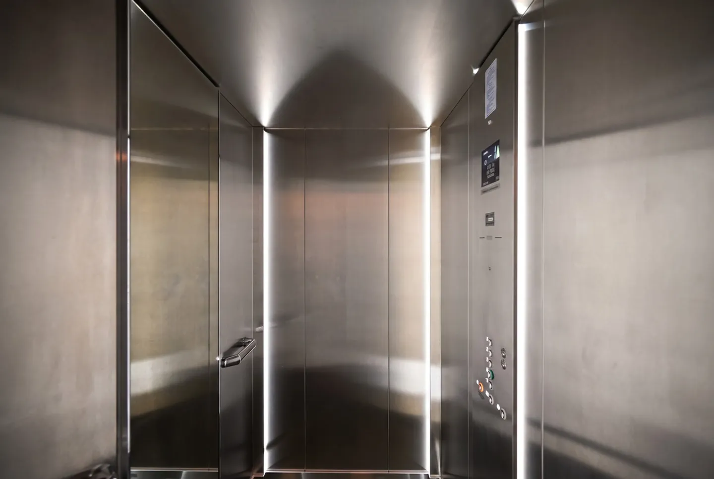 Privileged. Luxurious. Refined. - Photo 14 of 14