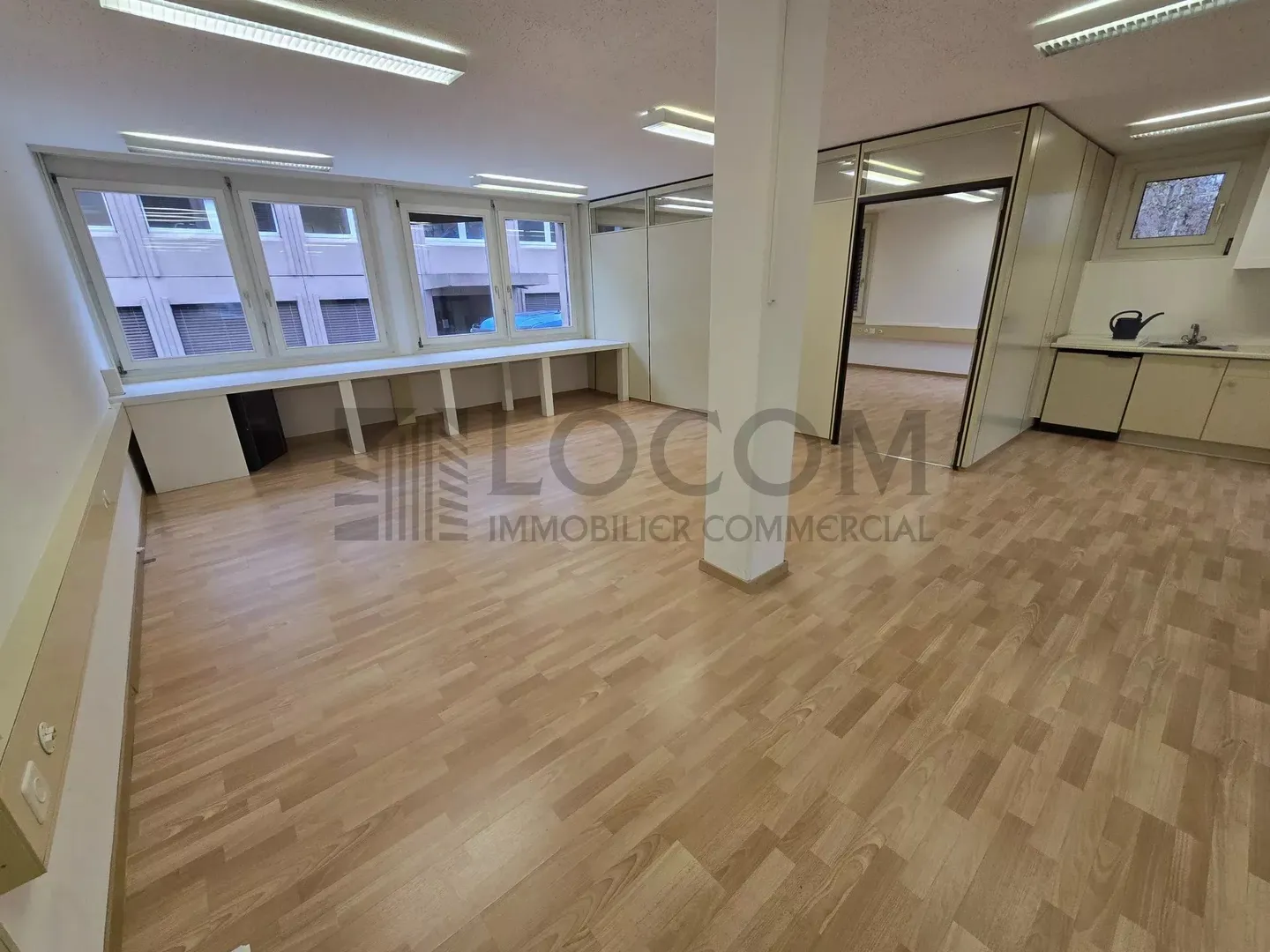 Mixed-use building for rent - Photo 11 of 13