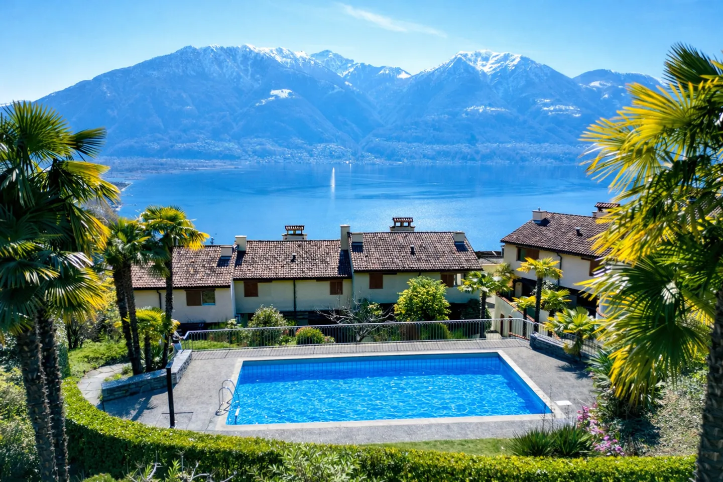 Charmantes Reihenmittelhaus mit Seesicht - Foto 1 von 19