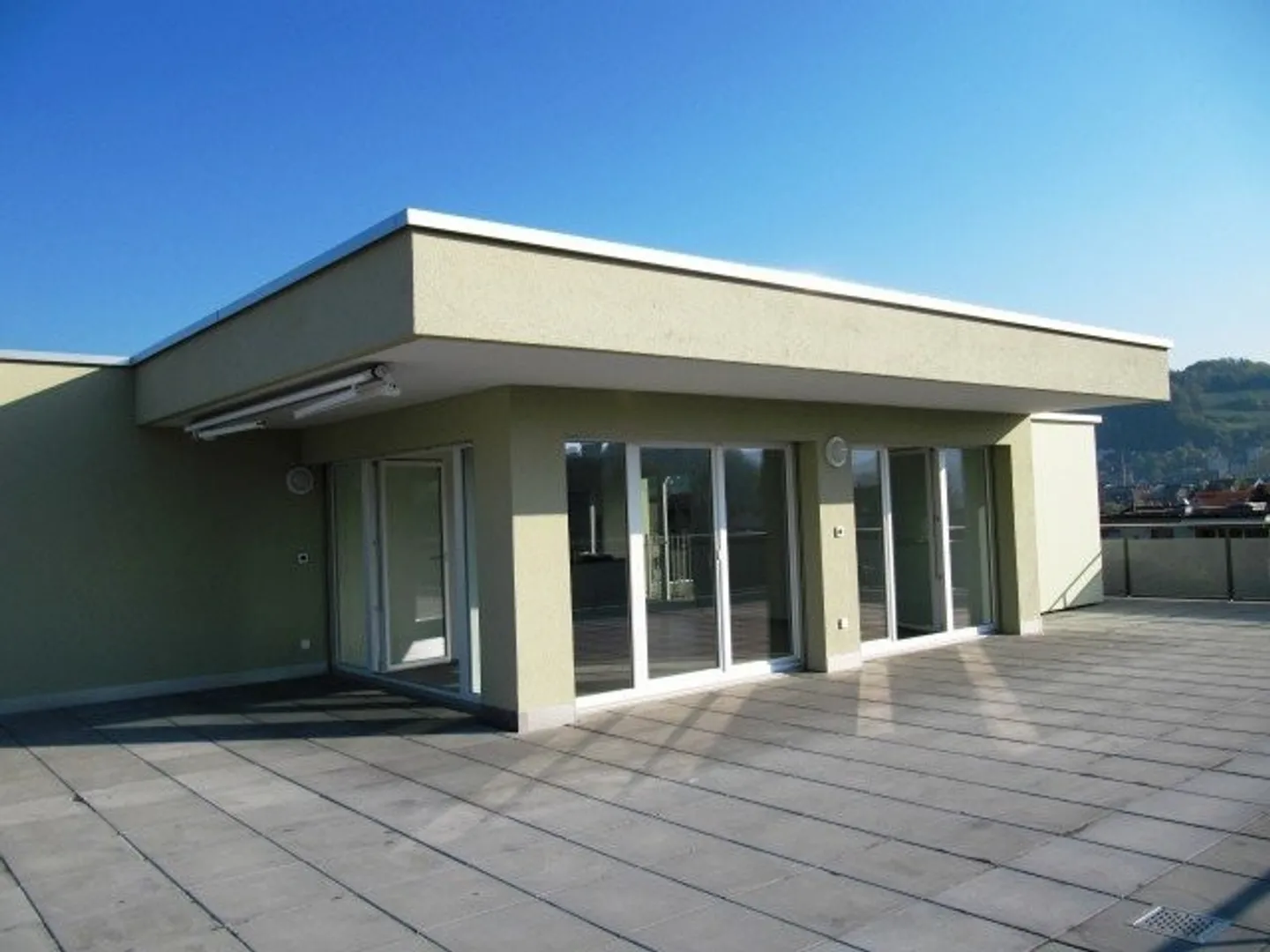 Appartamento attico con grande terrazza - Foto 8 di 10