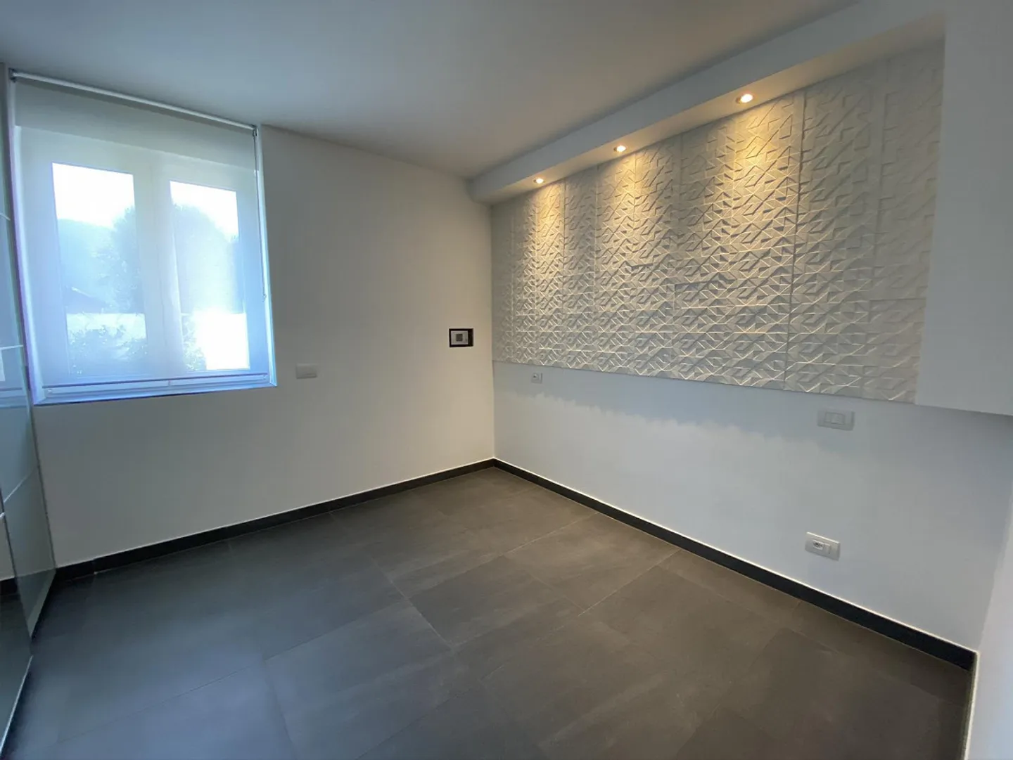 2.5-ROOM APARTMENT WITH EXCLUSIVE GARDEN IN A BIFAMILIAR HOUSE - Photo 4 of 7