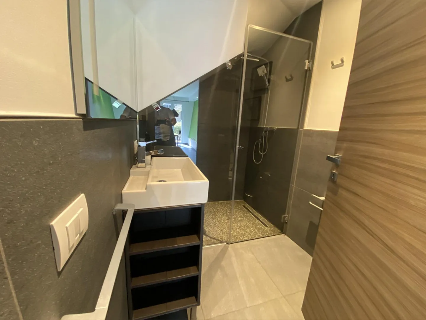 2.5-ROOM APARTMENT WITH EXCLUSIVE GARDEN IN A BIFAMILIAR HOUSE - Photo 5 of 7