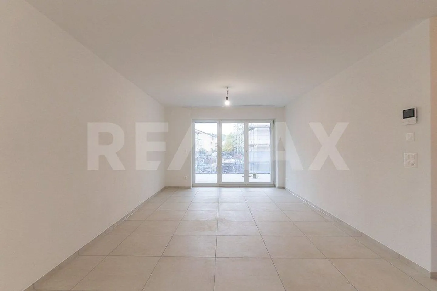 Modern 2.5-room apartment with garden seating area in Kloten for rent - Photo 3 of 6