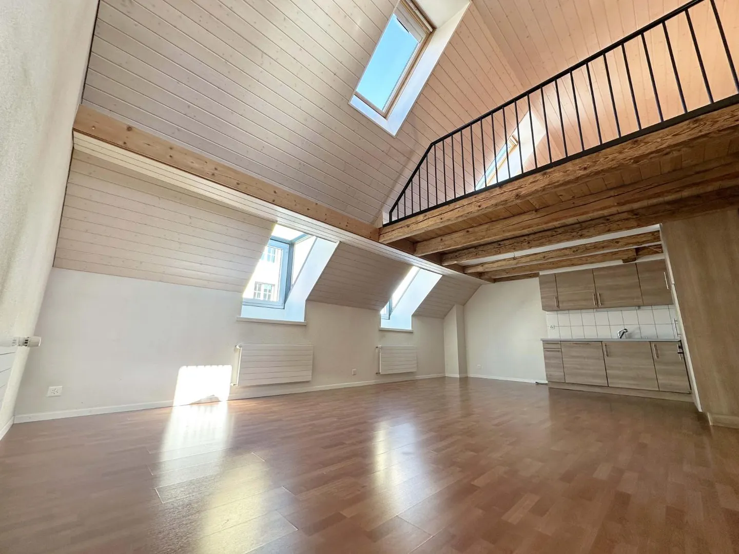 04543 - Spacious attic duplex of approximately 82m2 (sloping ceilings) - Daniel-Jeanrichar - Photo 2 of 6