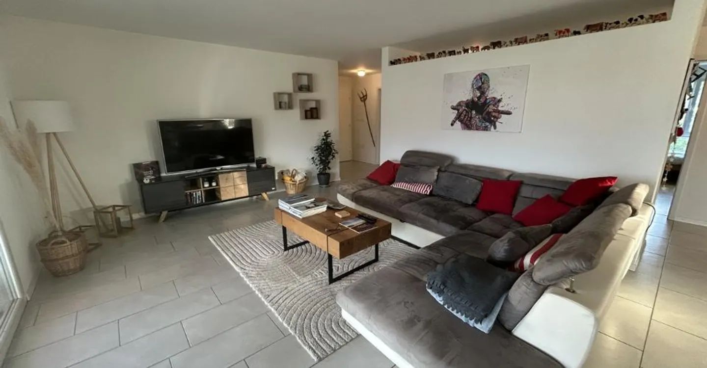 Modernes Apartment mit grossem Balkon - Foto 2 von 12