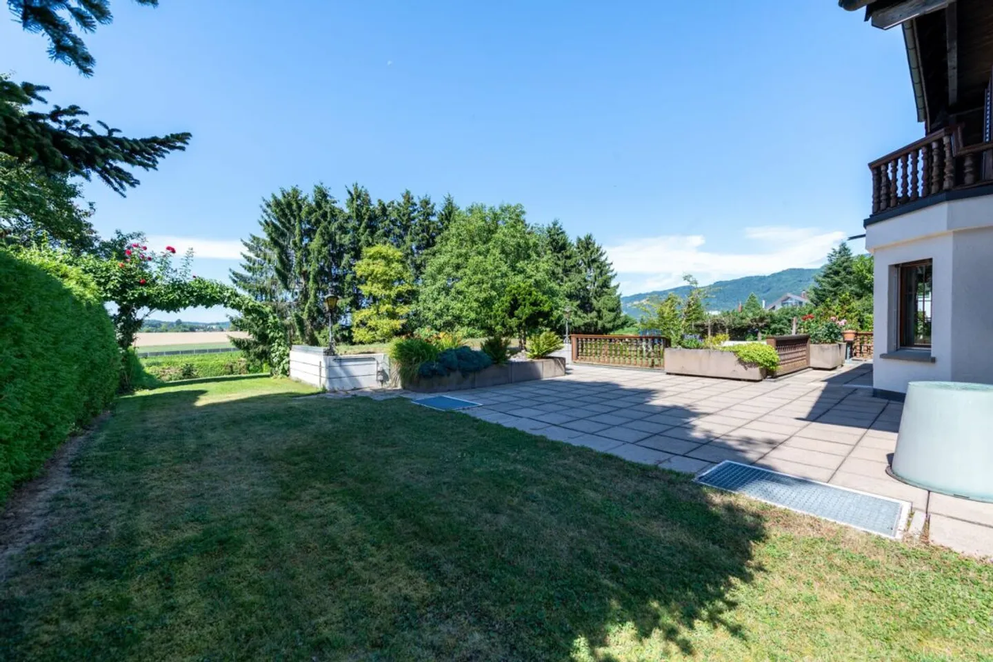 A Manor House Full of Possibilities - Living and Business Under One Roof - Photo 33 of 42