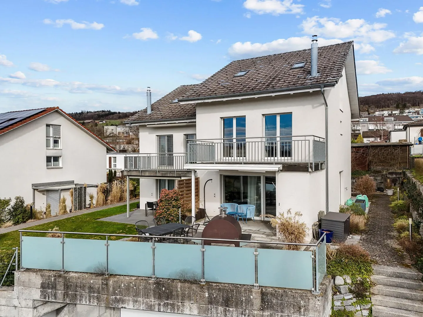 Maison familiale dans un emplacement ensoleillé et central - Photo 1 sur 14