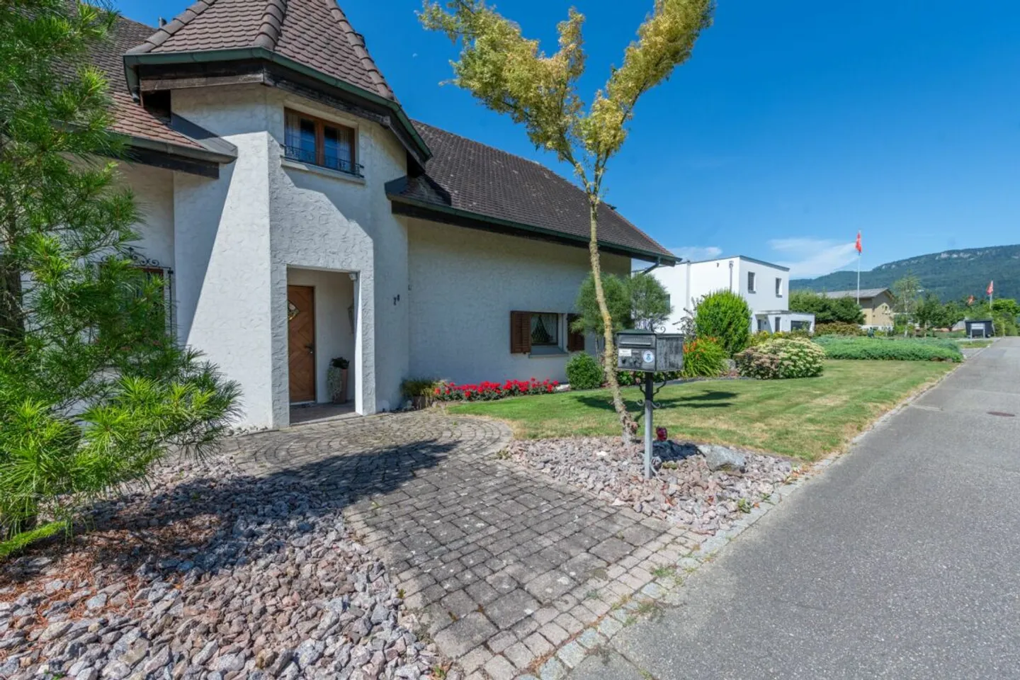 A Manor House Full of Possibilities - Living and Business Under One Roof - Photo 39 of 42