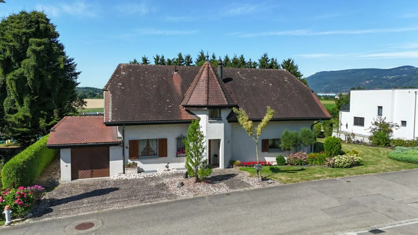 A Manor House Full of Possibilities - Living and Business Under One Roof - Photo 40 of 42