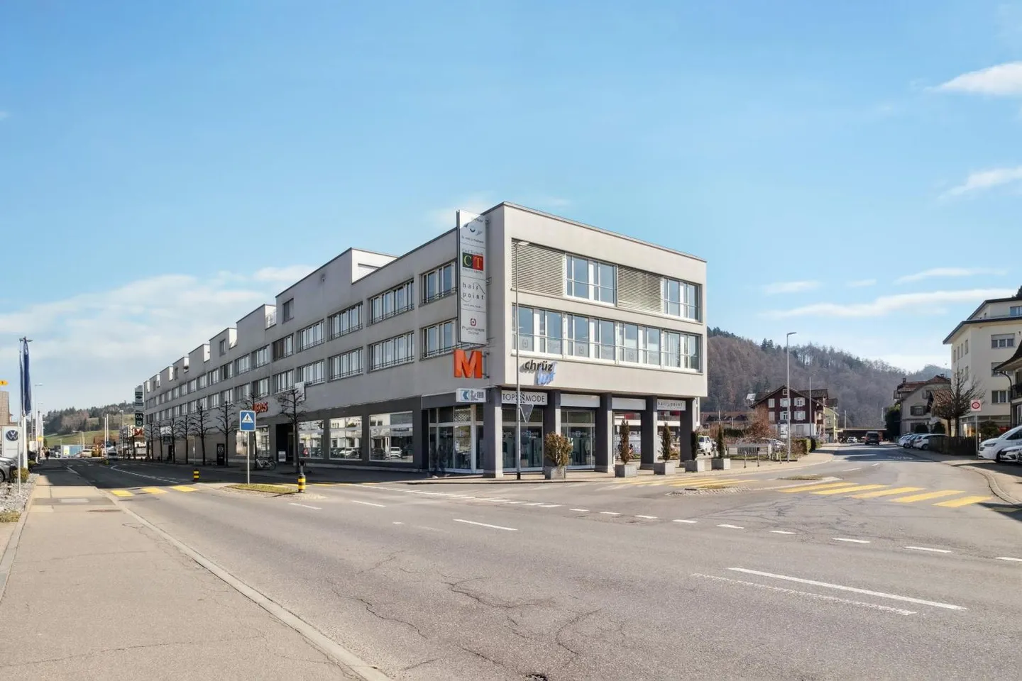 Spazio flessibile per pratiche e servizi (82 m2 o 201 m2) - Foto 1 di 6