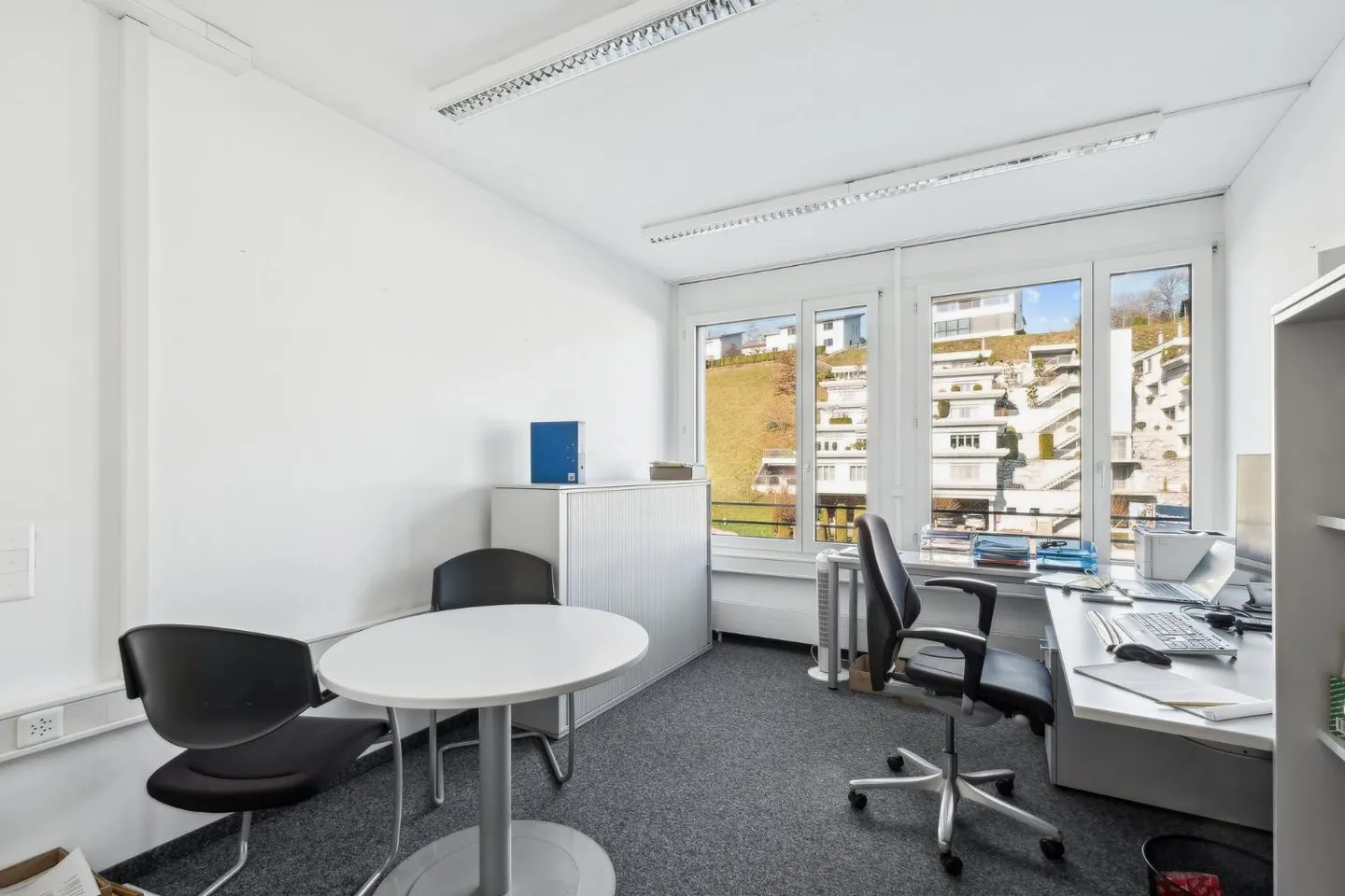 Spazio flessibile per pratiche e servizi (82 m2 o 201 m2) - Foto 2 di 6