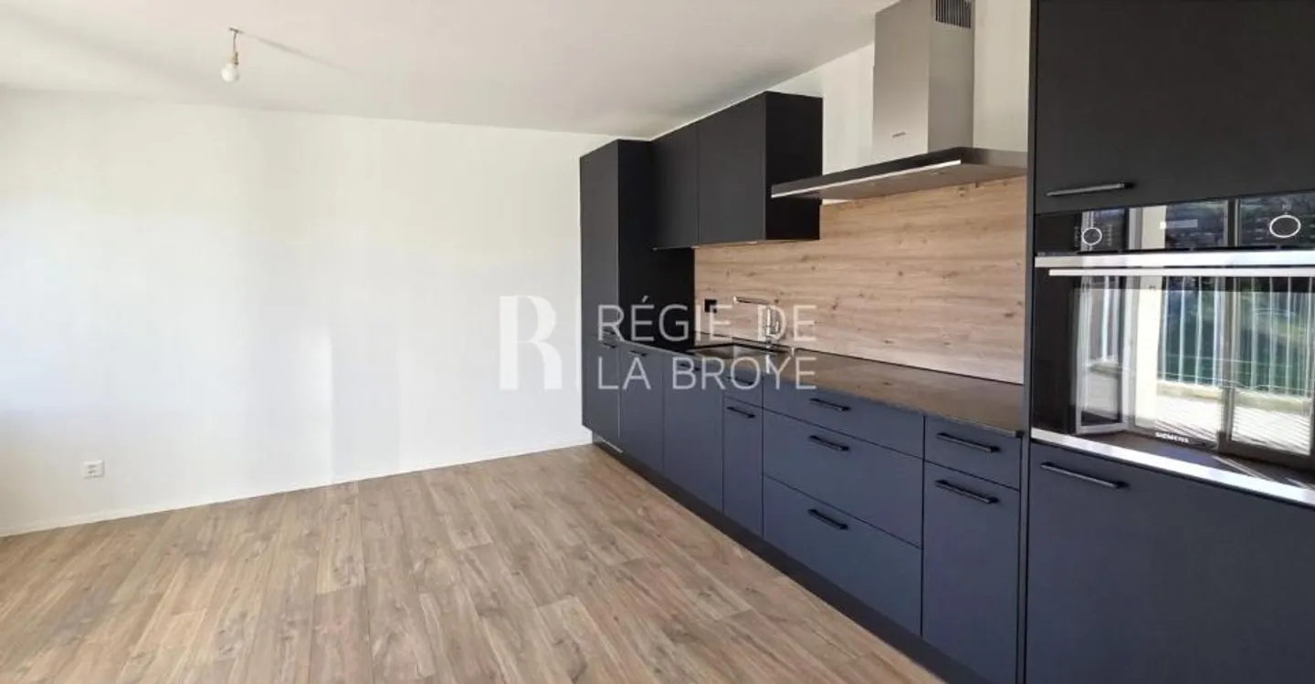 Wunderschöne renovierte 4,5-Zimmer-Wohnung mit Balkon in Montet - Foto 1 von 12