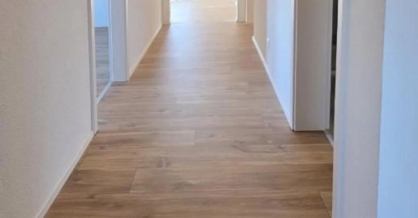Wunderschöne renovierte 4,5-Zimmer-Wohnung mit Balkon in Montet - Foto 9 von 12