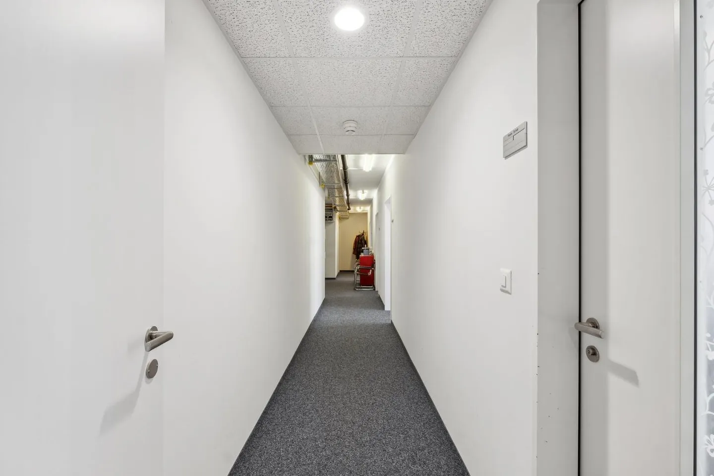 Spazio flessibile per pratiche e servizi (82 m2 o 201 m2) - Foto 6 di 6
