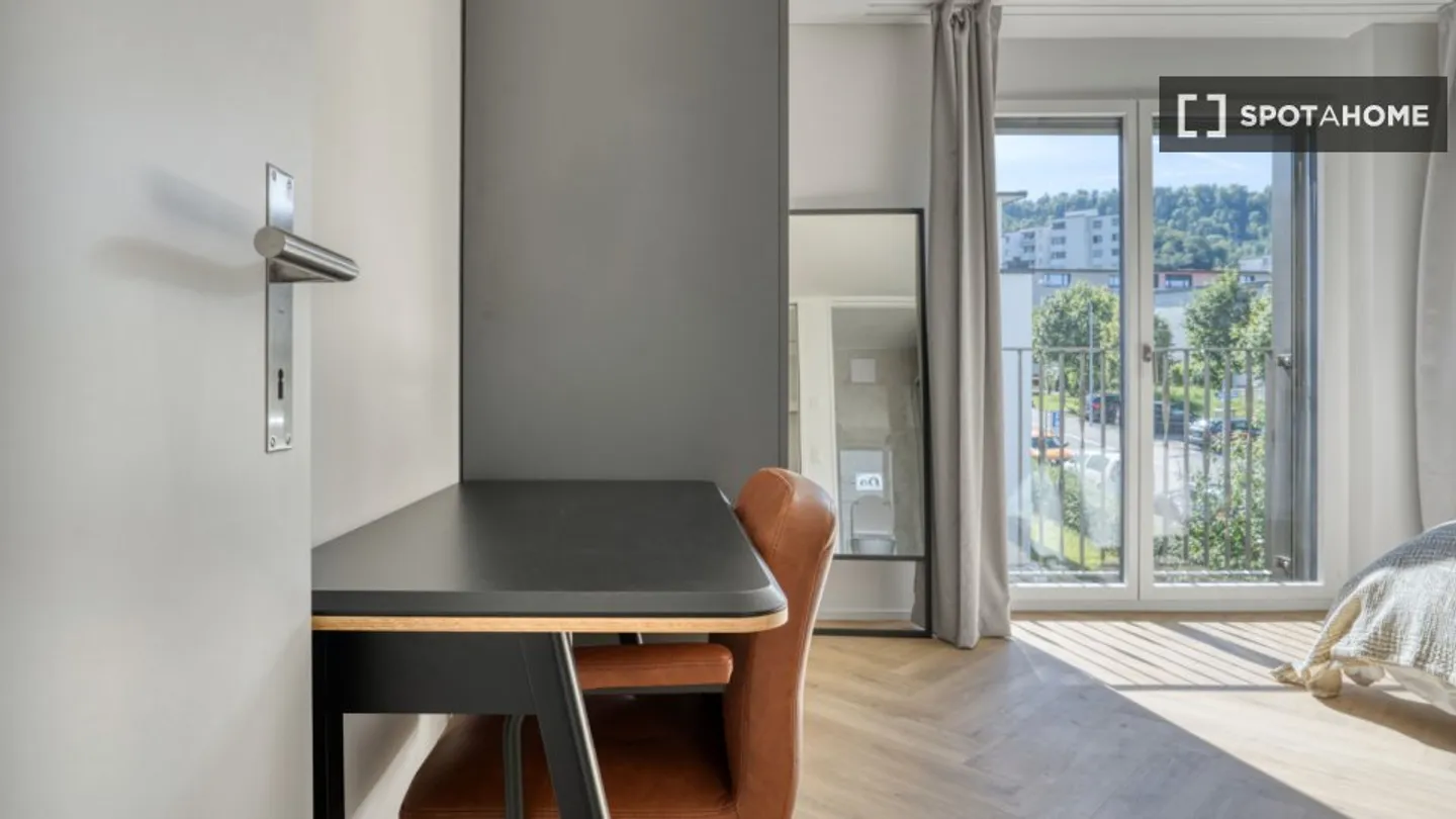 Discover, visit, and rent your new home online with full confidence. - Photo 9 of 16