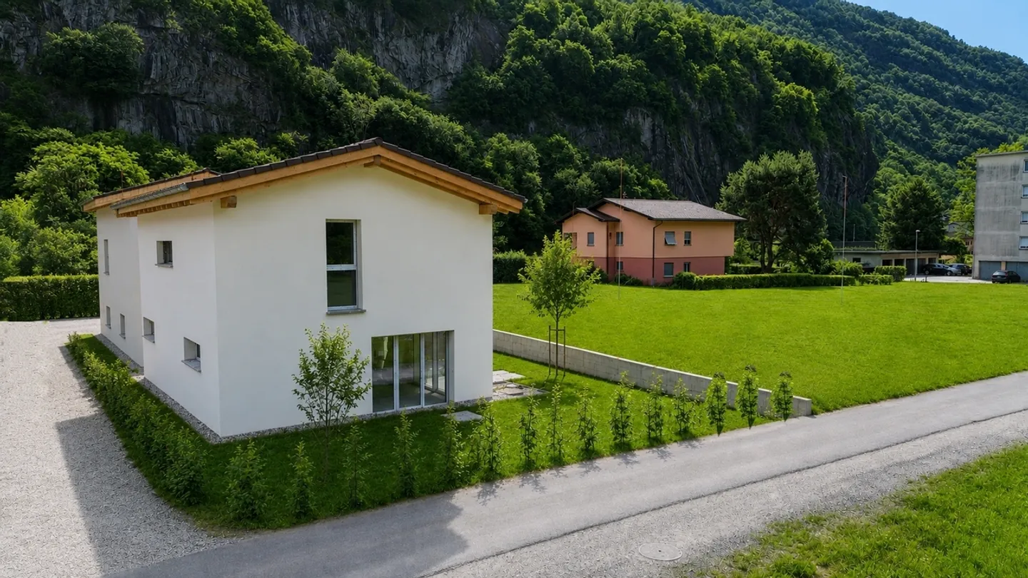 Single-family house with 4.5 rooms in Cresciano - Photo 11 of 12