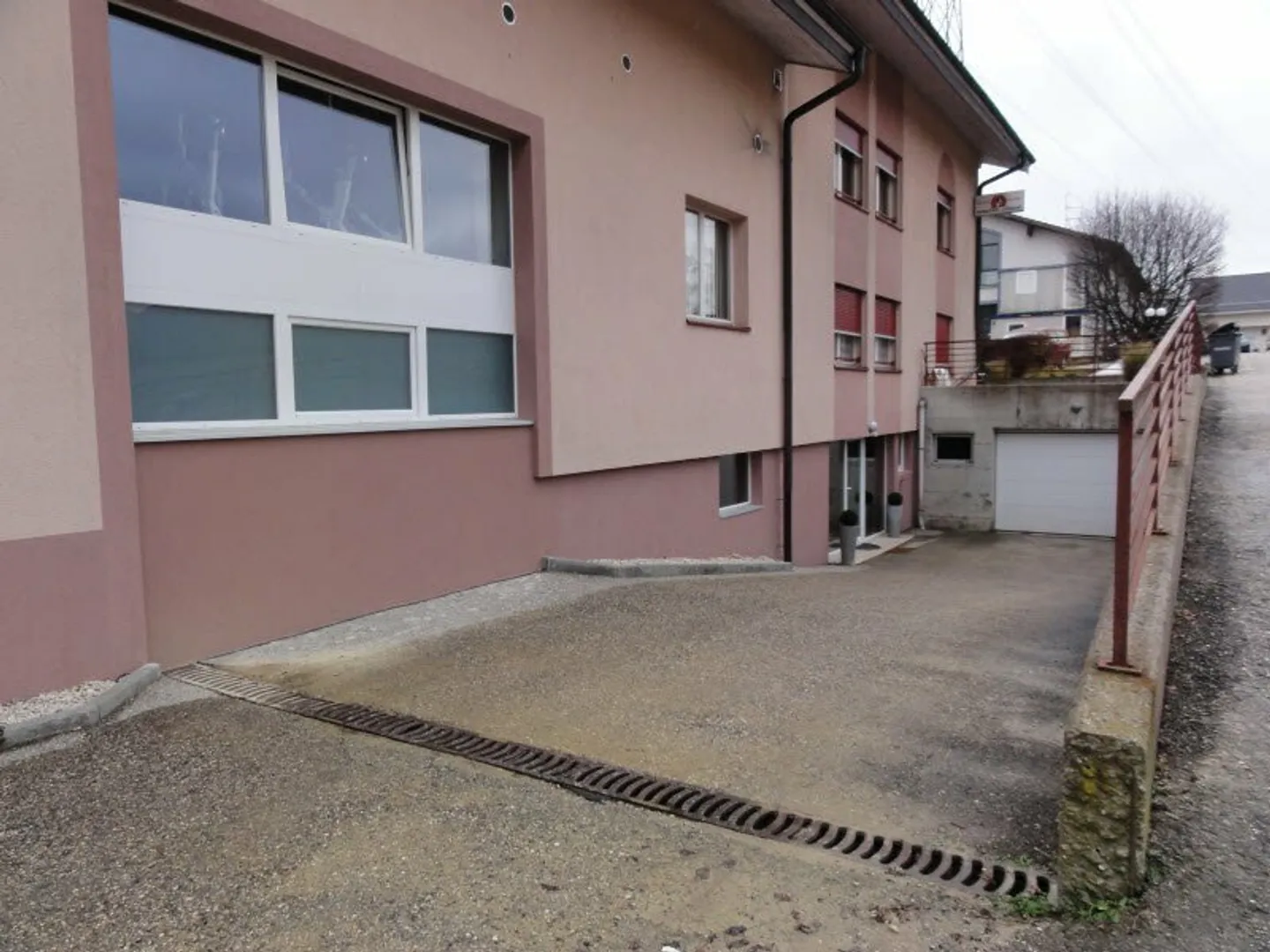 Parcheggio interno in affitto - Foto 2 di 2