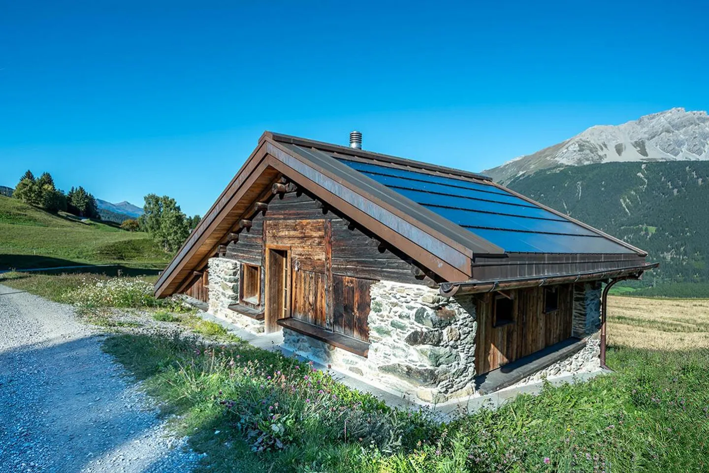Alpine Cabin in Savognin: Ski Slopes and Hiking Trails Right at Your Doorstep - Photo 6 of 6