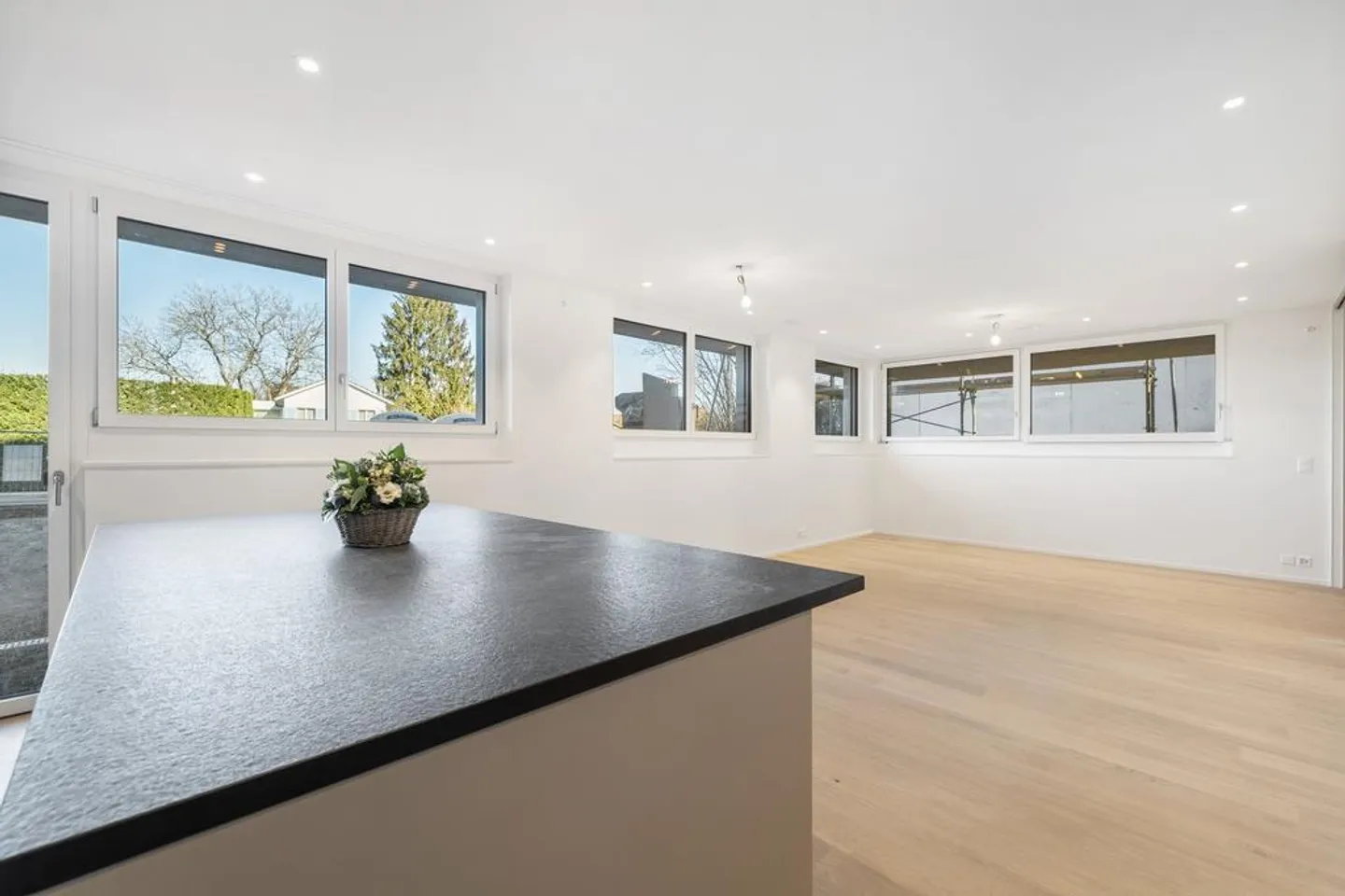 Stilvoll wohnen in Binningen - Foto 1 von 9