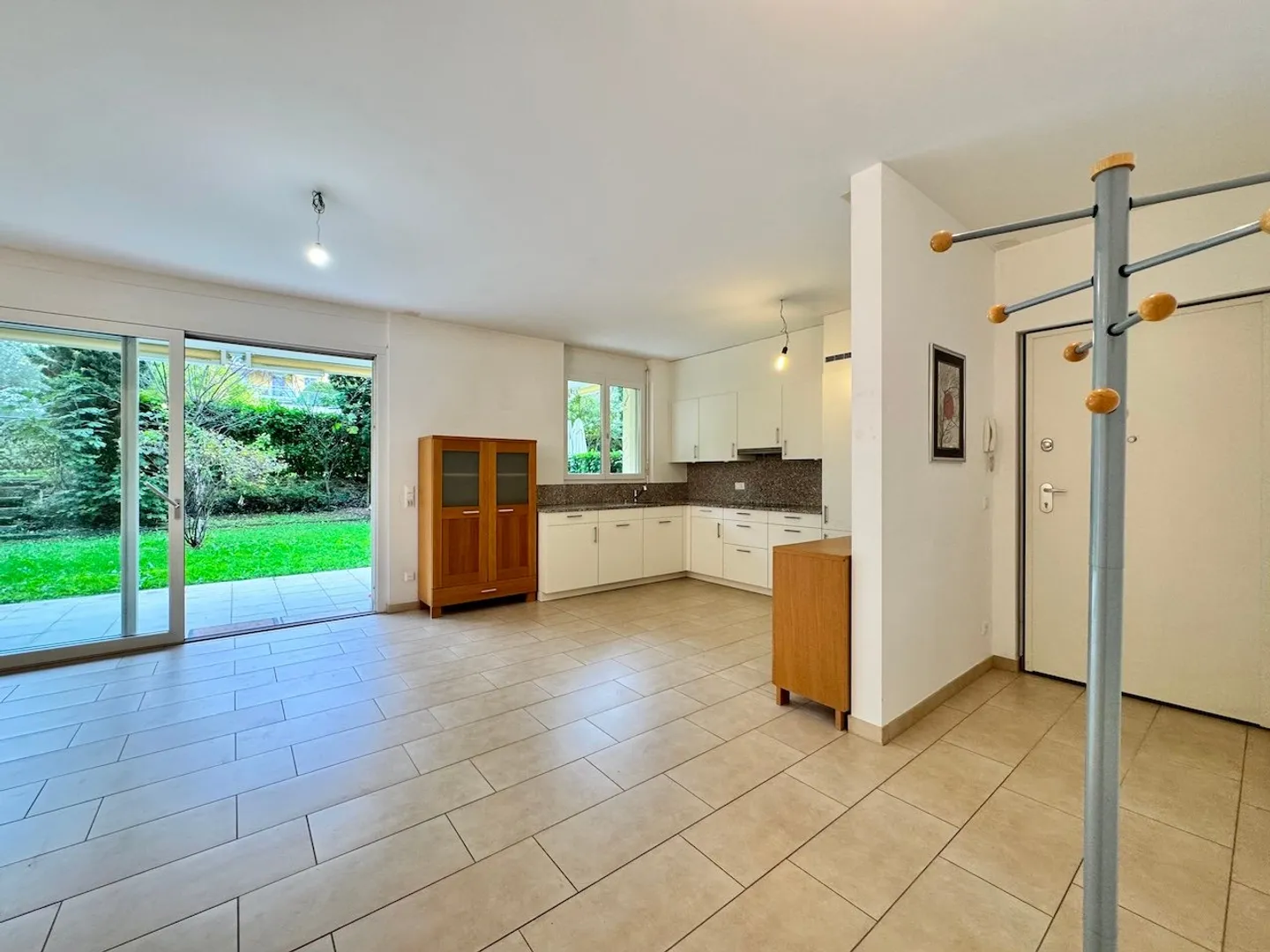 Ampio appartamento di 3,5 locali con giardino - Foto 2 di 15