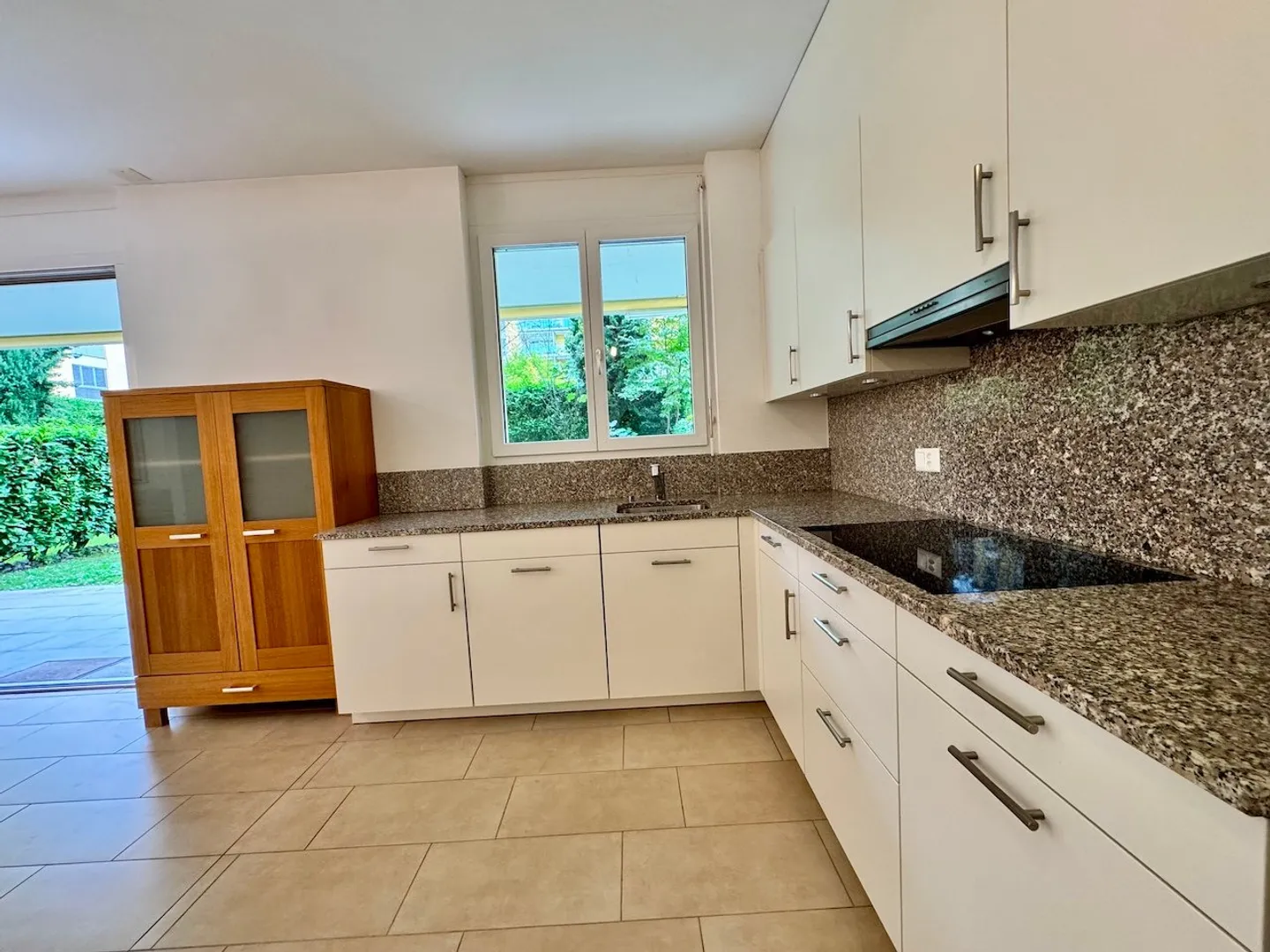 Ampio appartamento di 3,5 locali con giardino - Foto 3 di 15