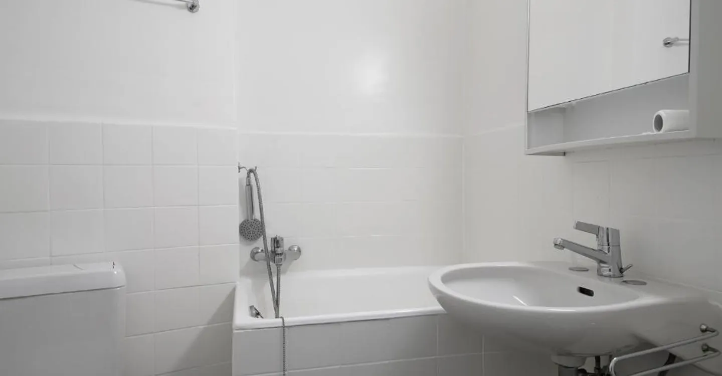 Cozy Studio with Kitchenette - Photo 2 of 5