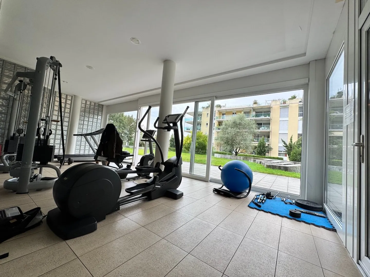 Ampio appartamento di 3,5 locali con giardino - Foto 14 di 15