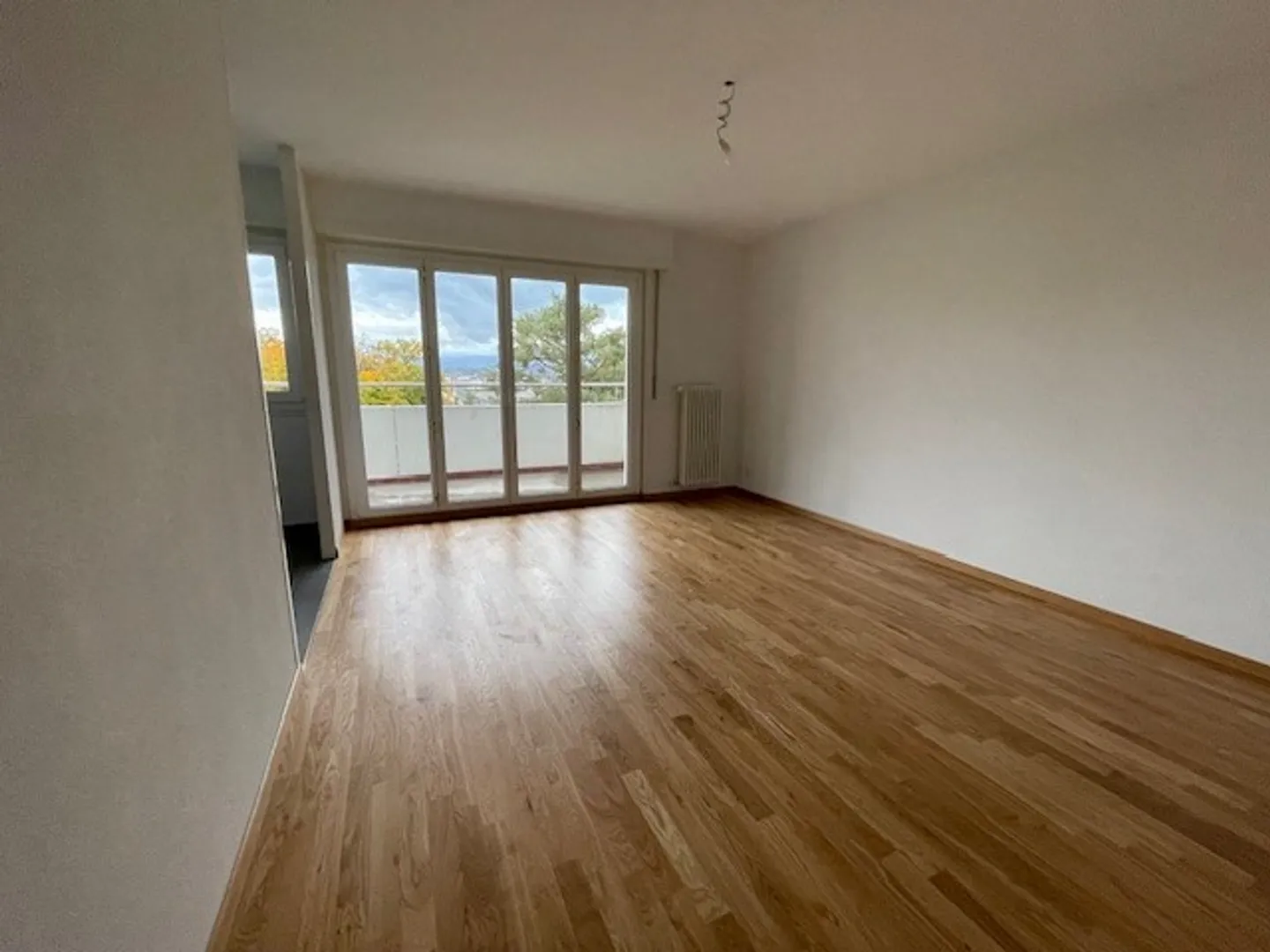 Interamente ristrutturato con materiali di qualità, unisce comfort e modernità. - Foto 2 di 9