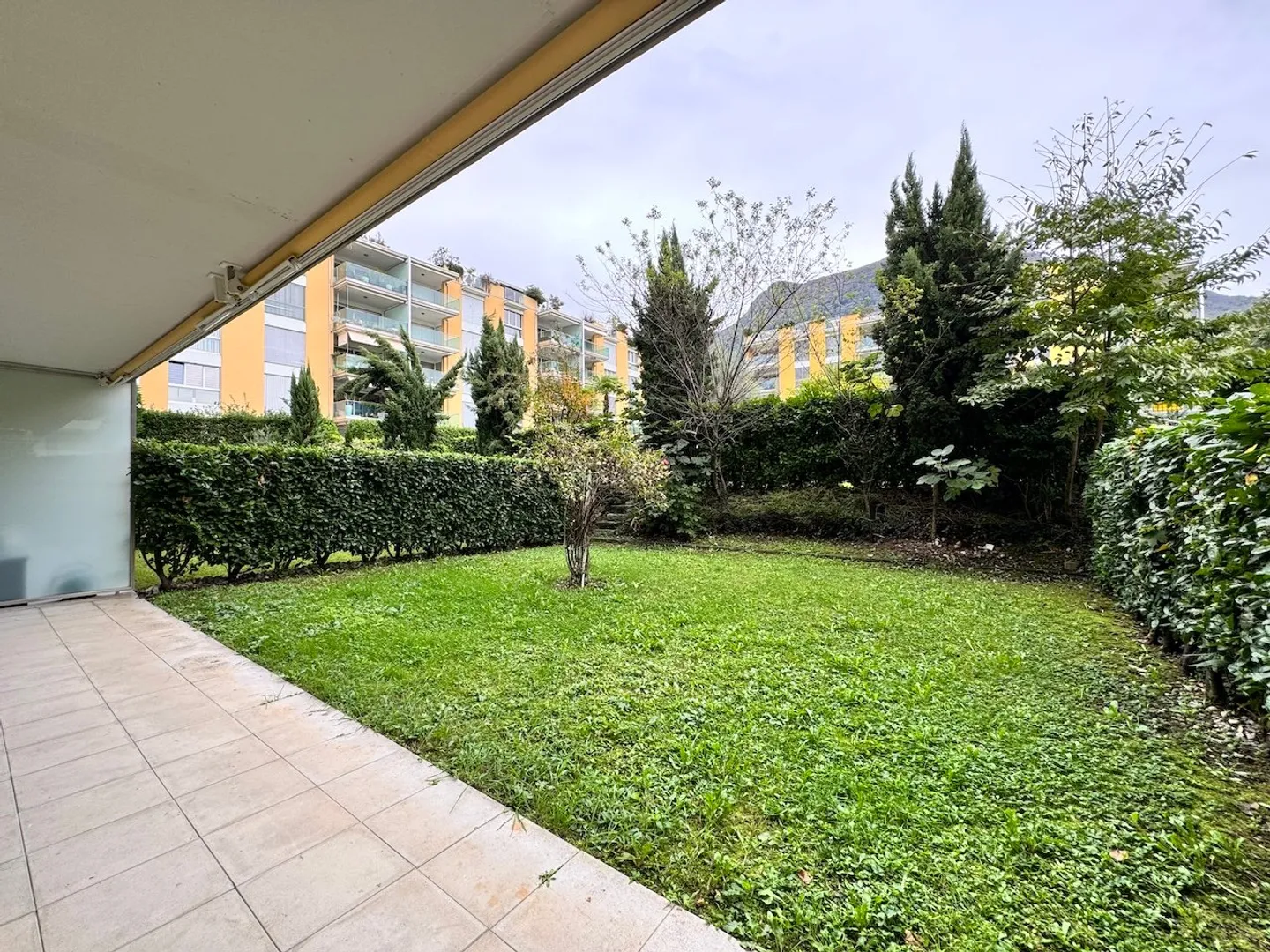 Ampio appartamento di 3,5 locali con giardino - Foto 7 di 15