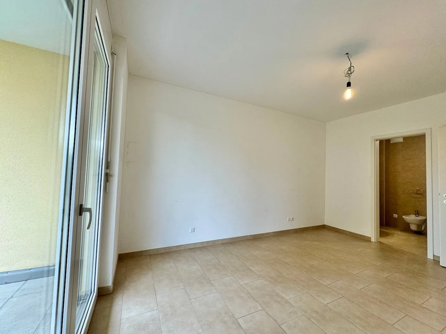 Ampio appartamento di 3,5 locali con giardino - Foto 8 di 15