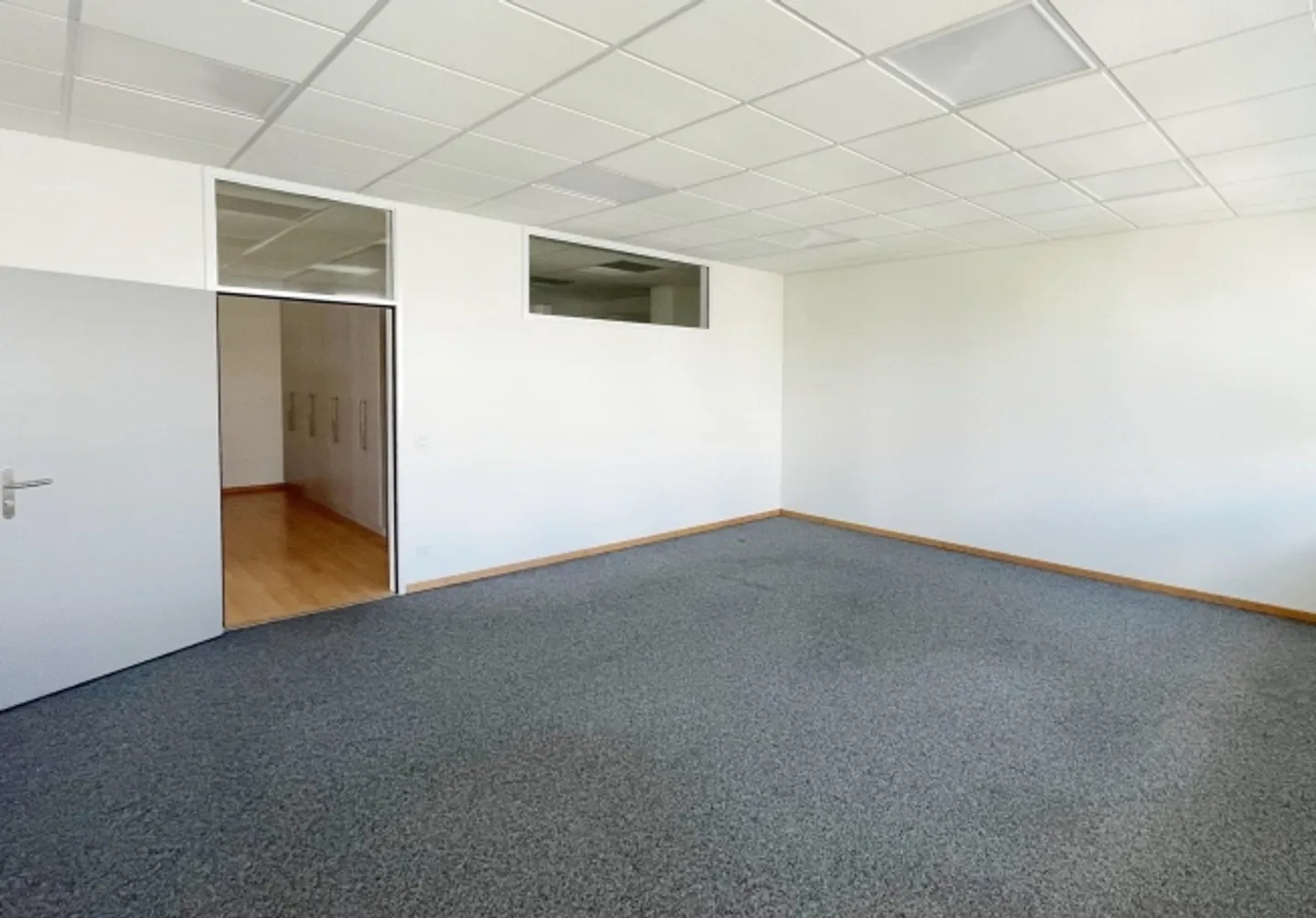 "Your new favorite workplace - fully equipped with kitchenette!" - Photo 1 of 6