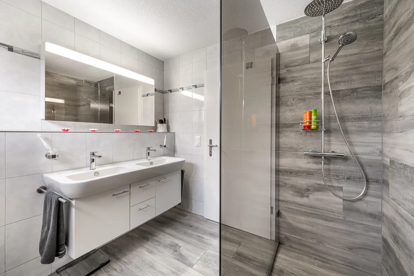 Appartement de jardin moderne 4.5 pièces avec véranda et espace jardin - Photo 4 sur 8