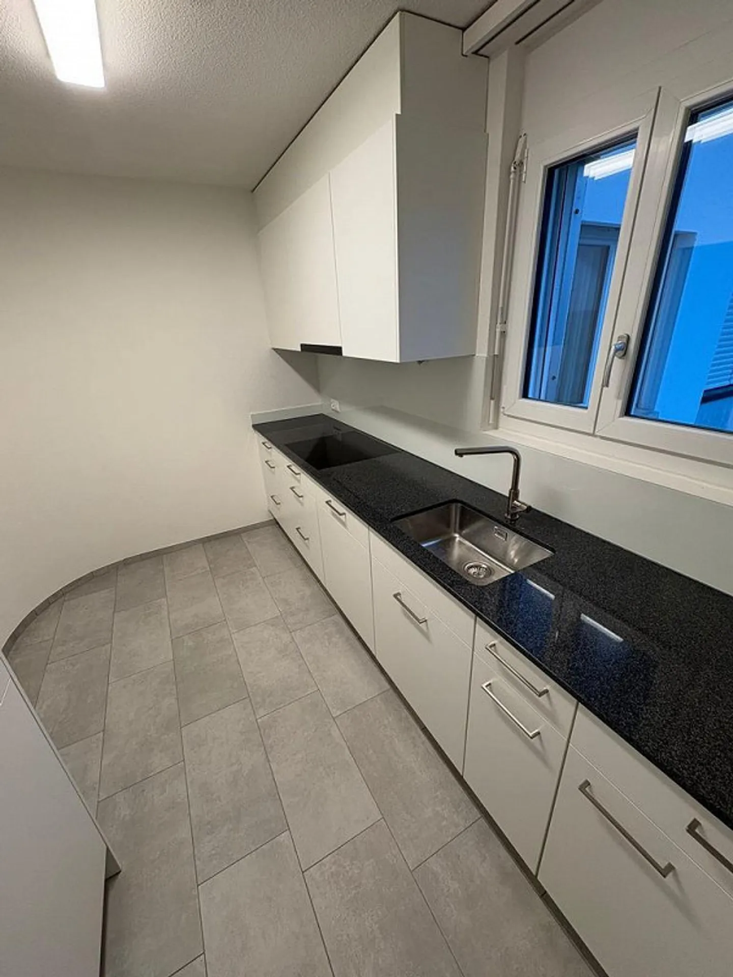 Renovated 3.5 room apartment for rent - Photo 2 of 6