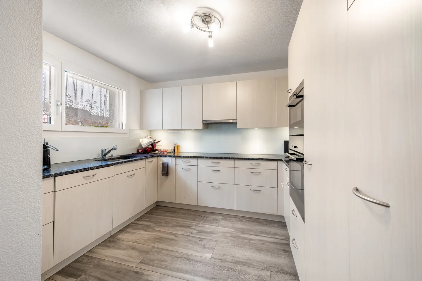 Appartement de jardin moderne 4.5 pièces avec véranda et espace jardin - Photo 6 sur 8