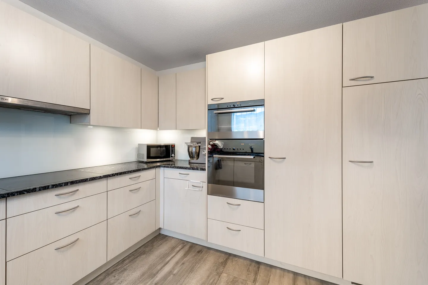 Appartement de jardin moderne 4.5 pièces avec véranda et espace jardin - Photo 7 sur 8