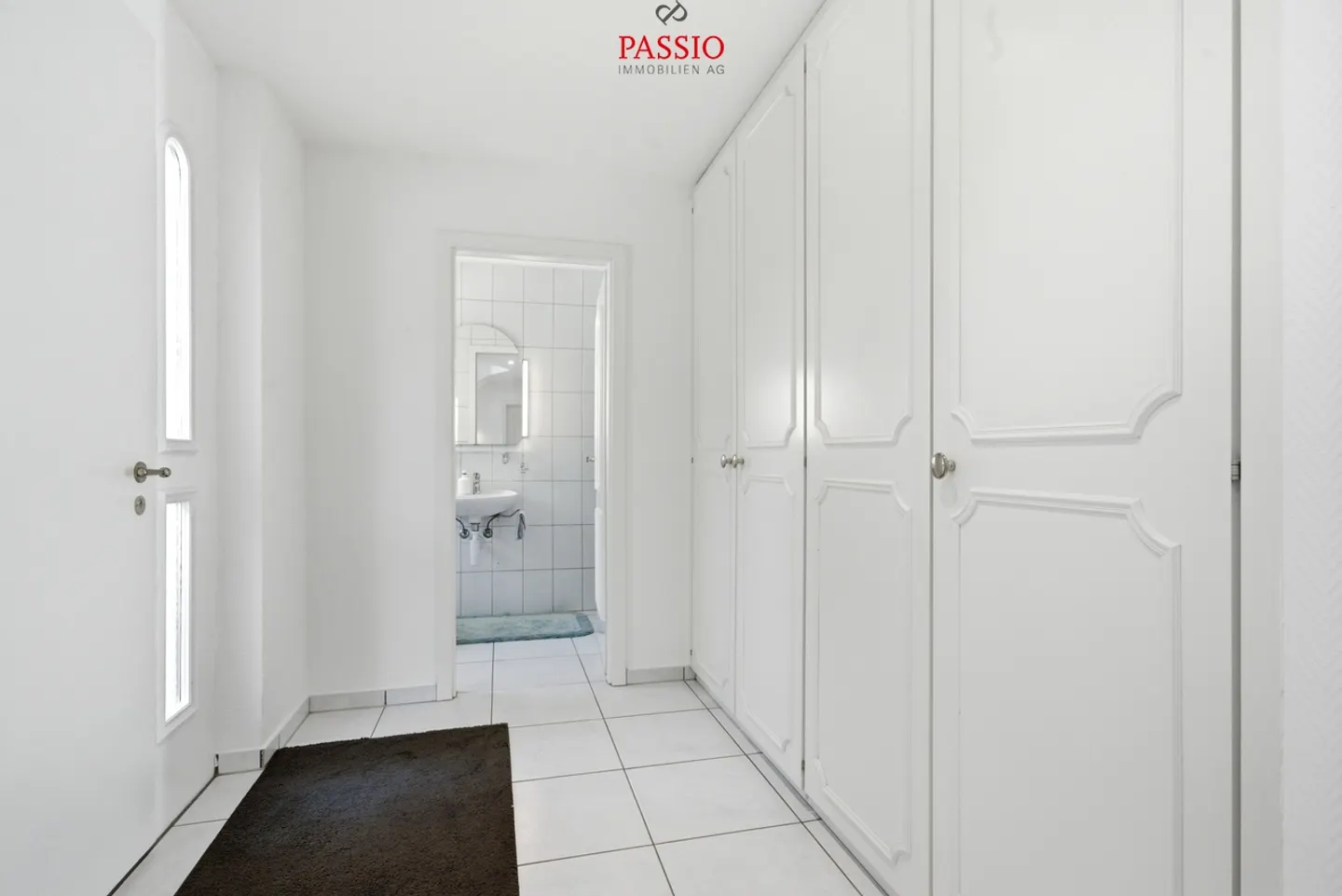 Villa con 9 camere e torre e giardino da sogno con piscina - Foto 13 di 47