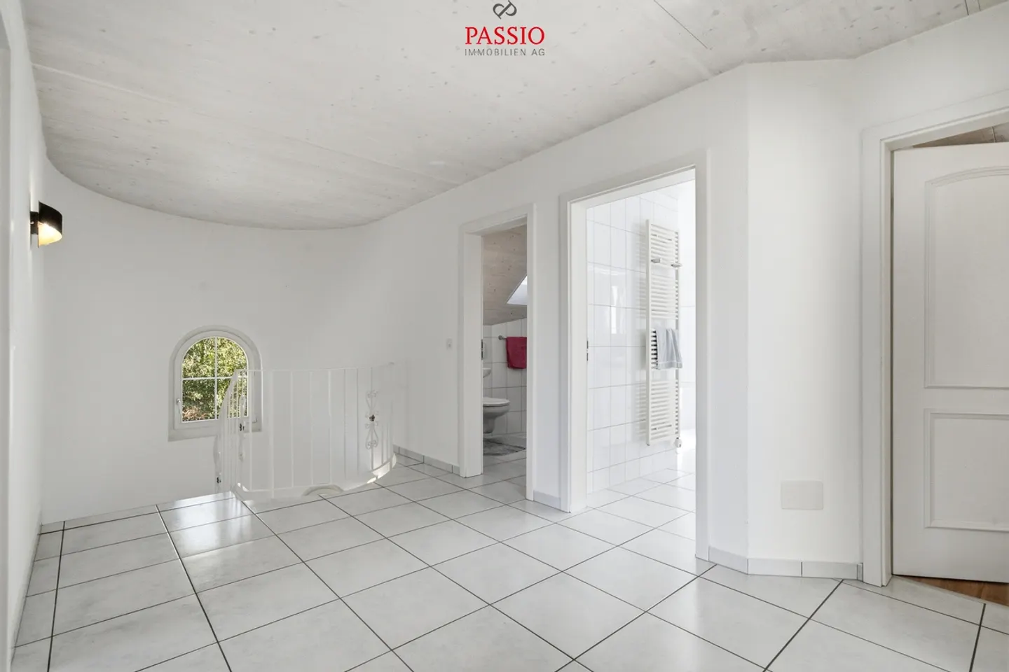 Villa con 9 camere e torre e giardino da sogno con piscina - Foto 17 di 47