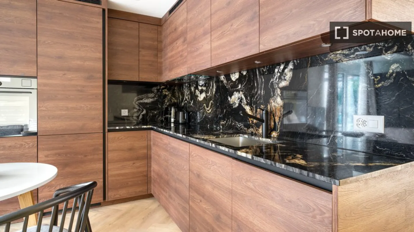 Discover, visit, and rent your new home online with complete confidence. - Photo 6 of 10