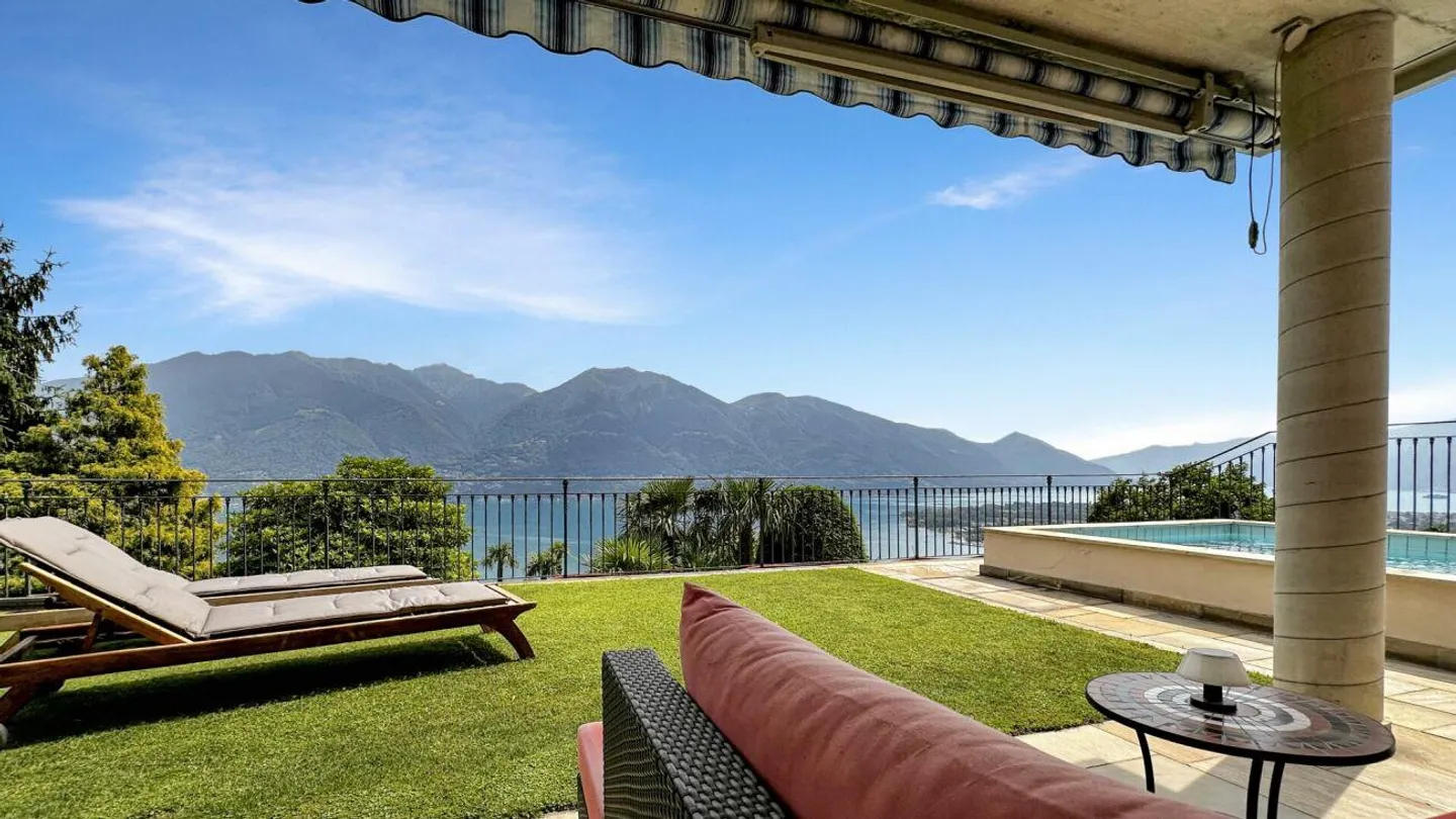 Brione sopra Minusio - Villa with 3 Apartments - Photo 2 of 21