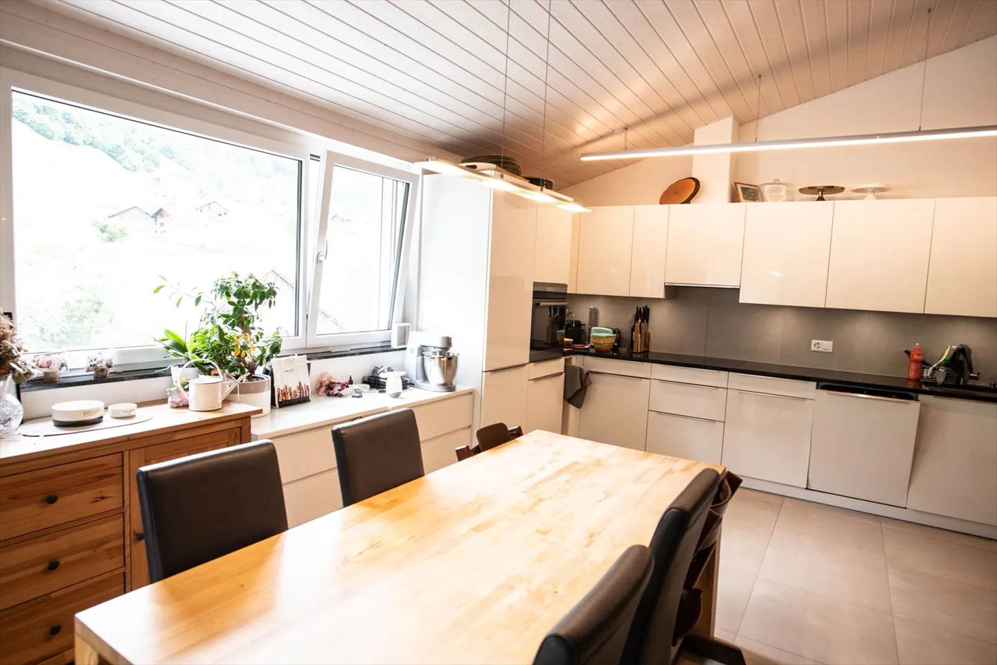 Charmante 4.5-Zimmer Maisonette-Wohnung mit Balkon in Schwanden GL - Foto 1 von 12