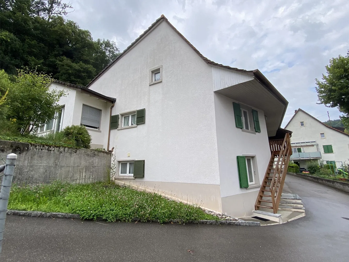 Single-family house with 2.5 room apartment, former farmhouse, core zone - Photo 2 of 5