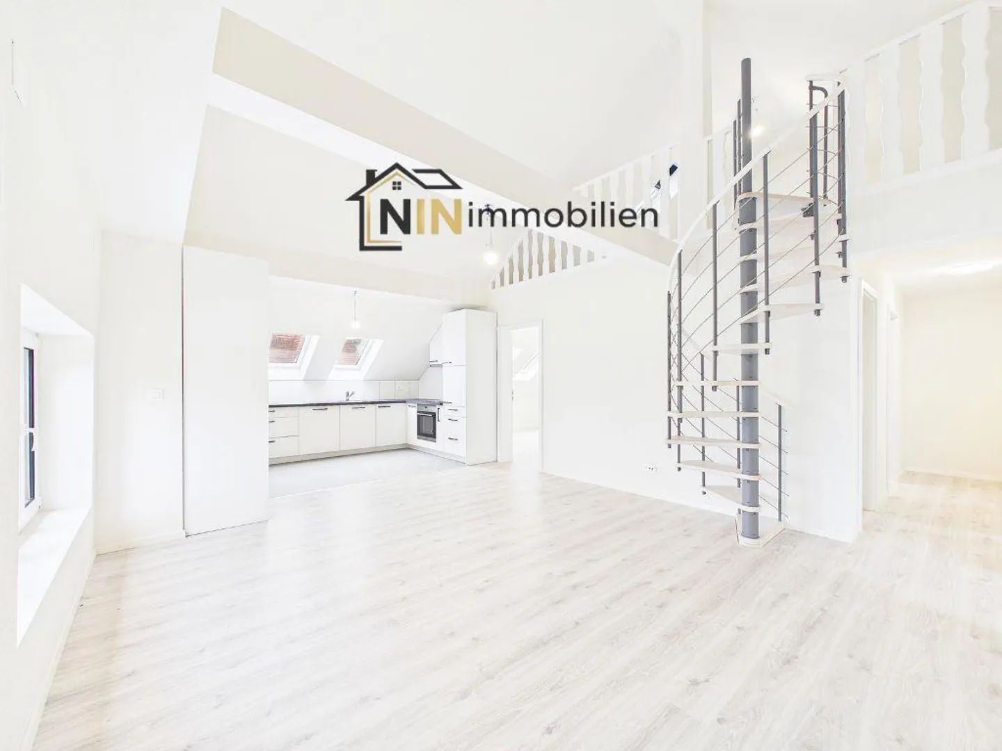 Moderne Maisonette mit Galerie - Foto 1 von 8