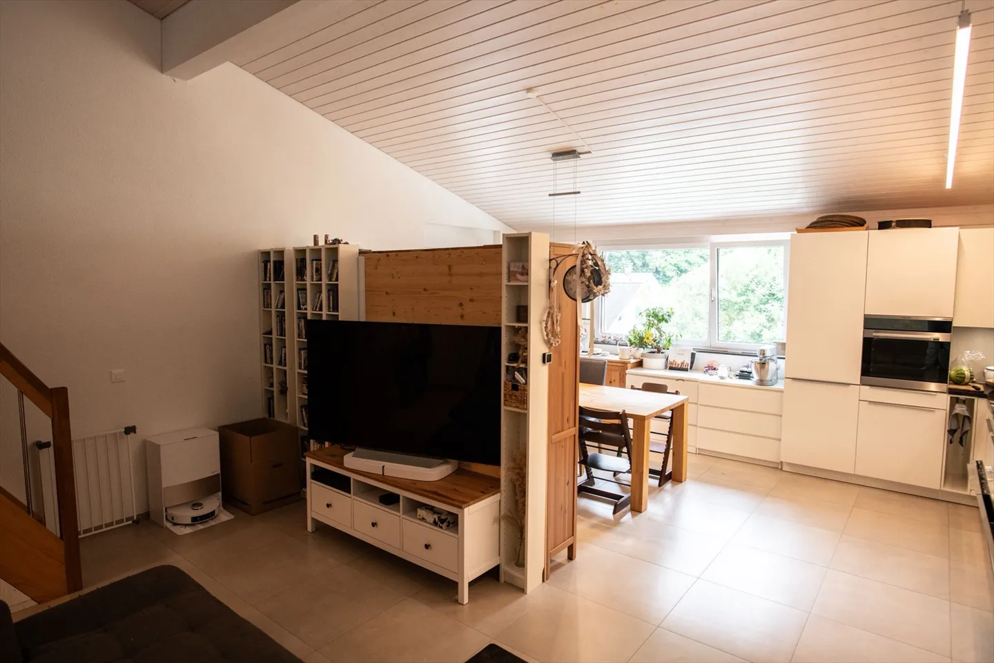 Charmante 4.5-Zimmer Maisonette-Wohnung mit Balkon in Schwanden GL - Foto 4 von 12