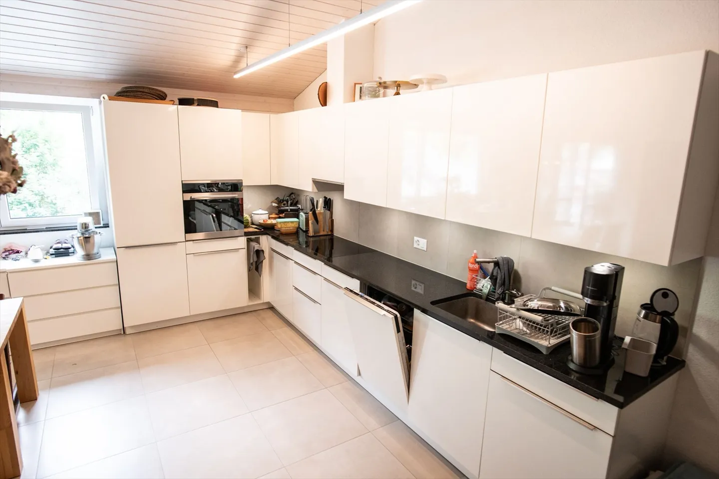 Charmante 4.5-Zimmer Maisonette-Wohnung mit Balkon in Schwanden GL - Foto 5 von 12