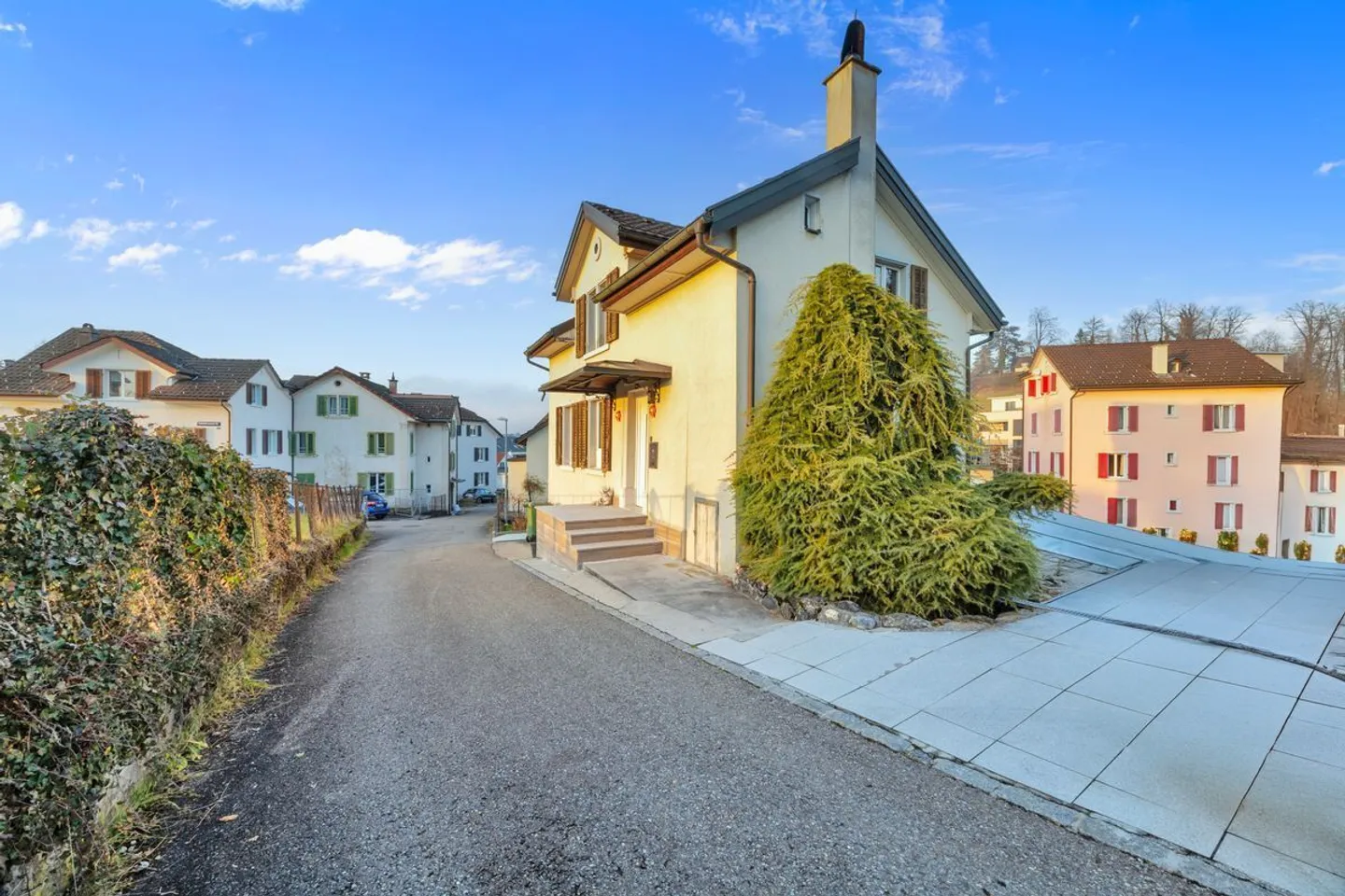 UNE MAISON QUI INSPIRE - BEAUCOUP DE SOLEIL, SITUATION CALME ET AVEC PISCINE - Photo 1 sur 13