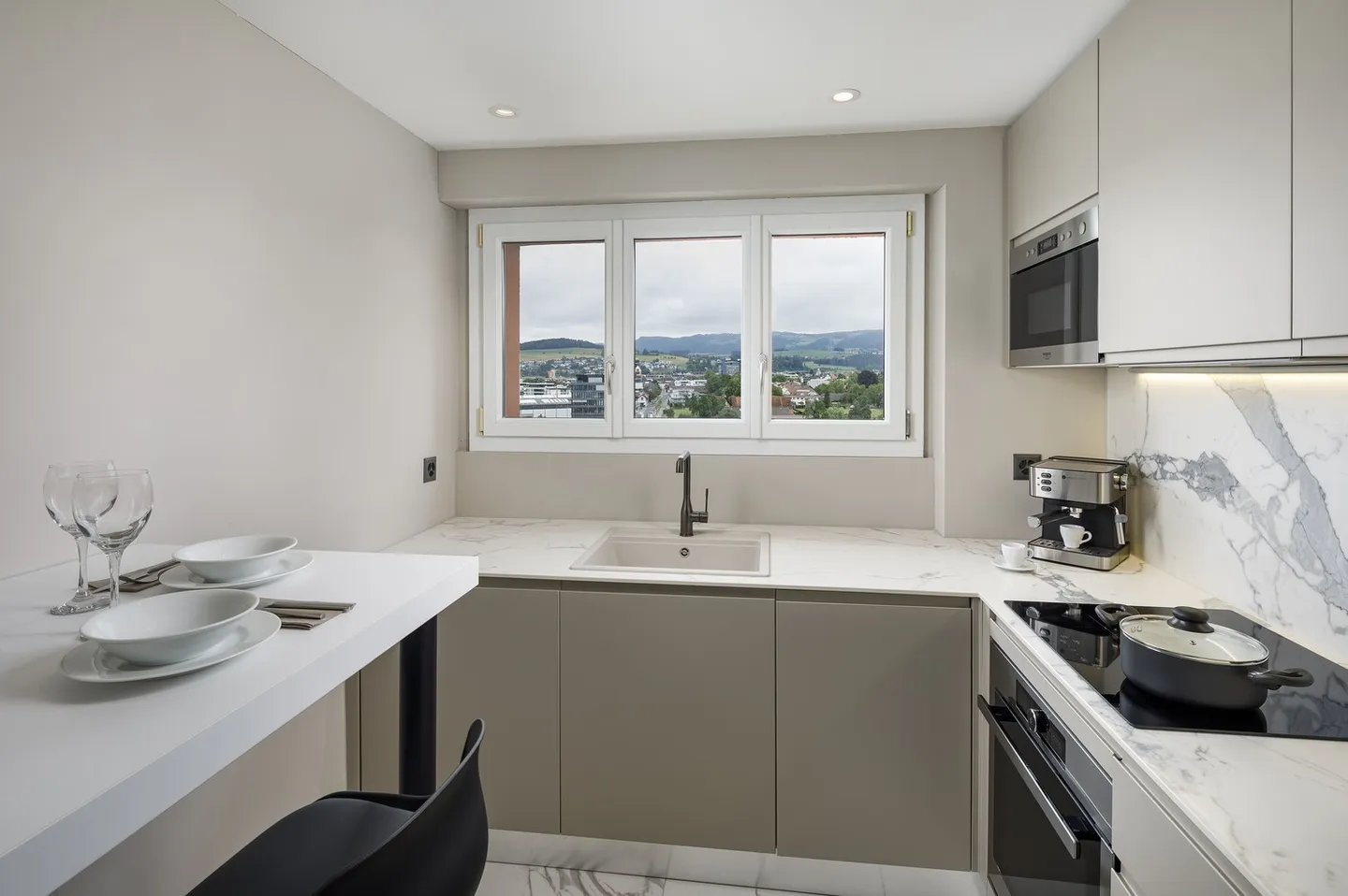 Apartment - Photo 6 of 6