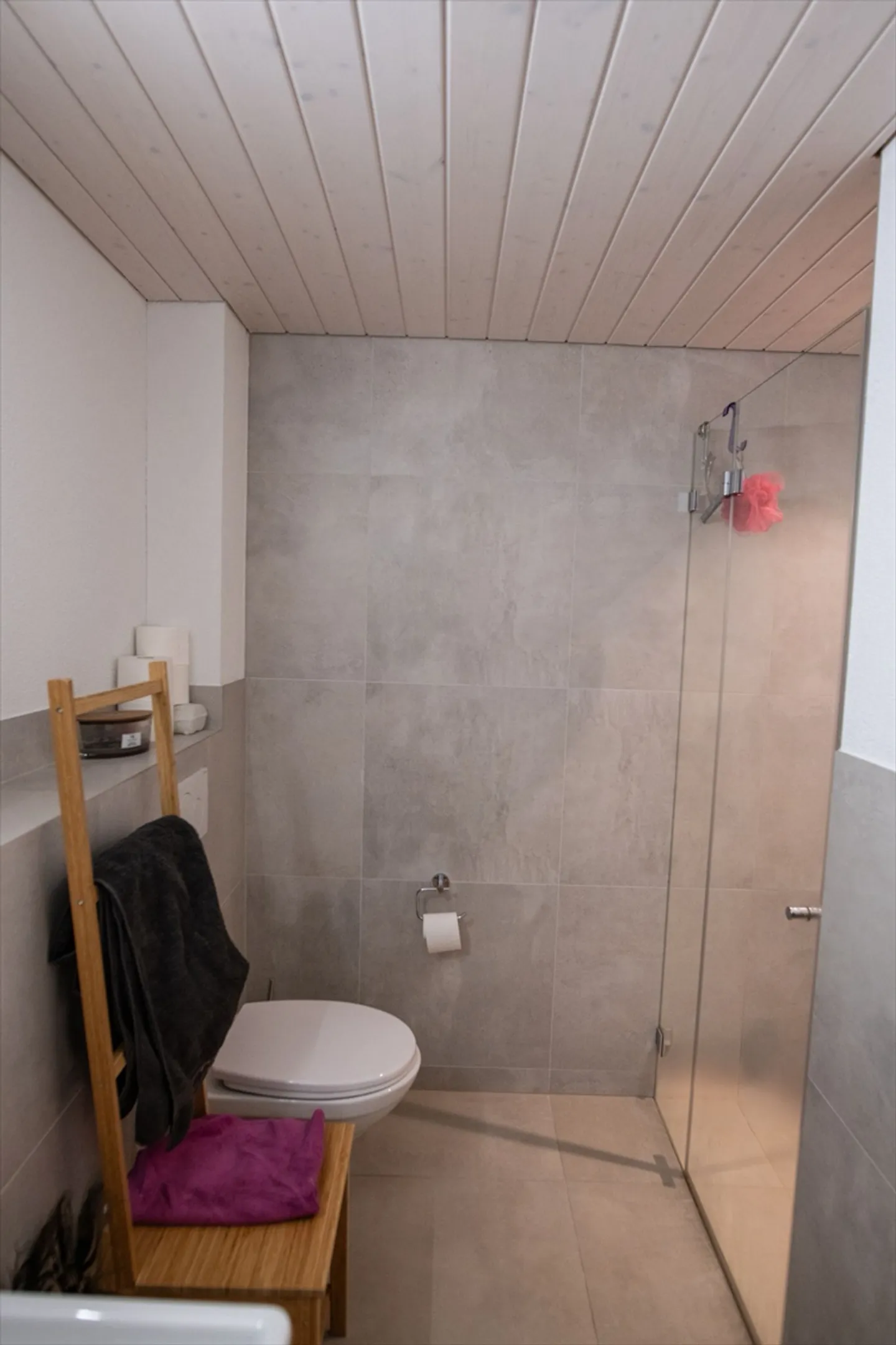 Charmante 4.5-Zimmer Maisonette-Wohnung mit Balkon in Schwanden GL - Foto 11 von 12