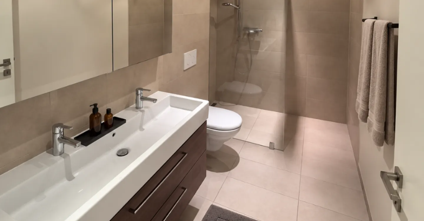 Zu vermieten - Wunderschöne 6,5-Zimmer-Wohnung mit Terrasse und freiem Blick - Foto 6 von 6