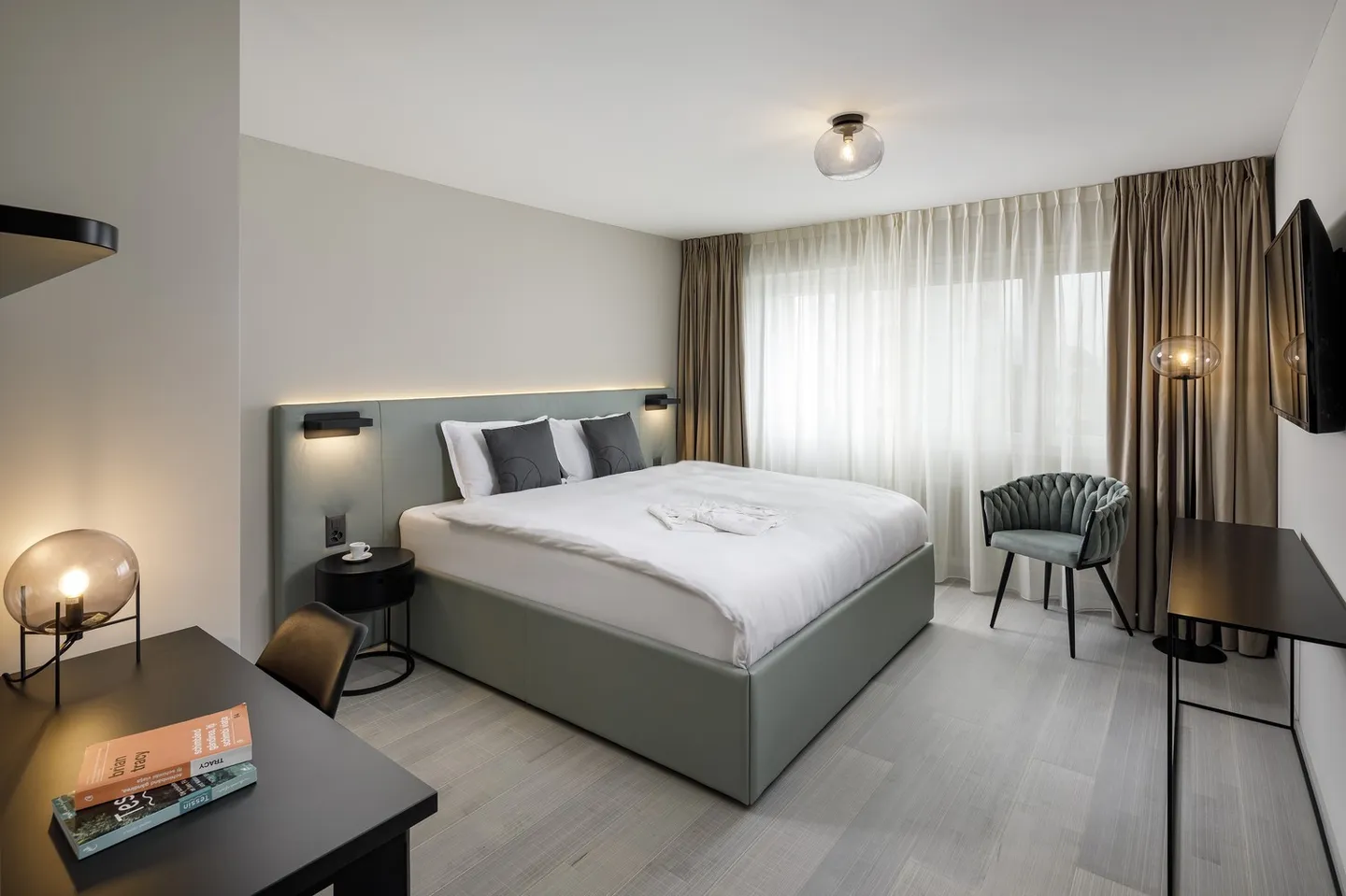 Apartment - Photo 3 of 6